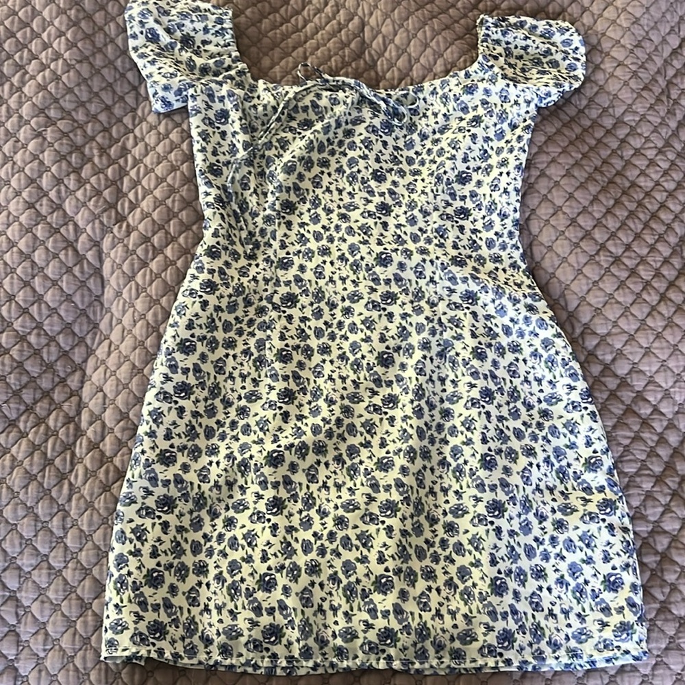 Beginning Boutique Blue Floral Dress Size 6 used in great condition
